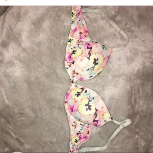 2 Victoria secret bras 32 c